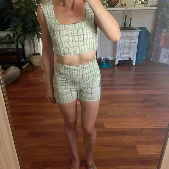 Mono B active/workout set - Picture 3 of 7